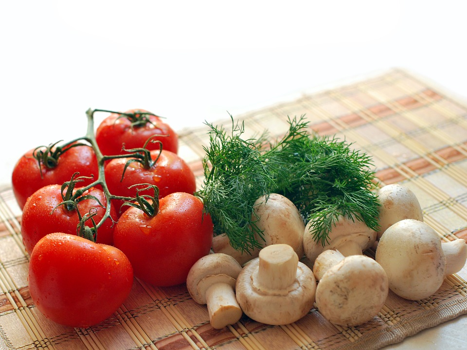 tomato, asparagus, Don't Sweat It, Foods That Cause Immediate Reactions
