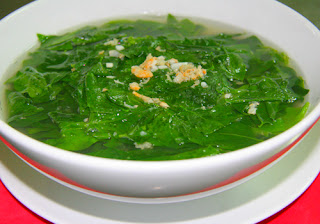 một bát canh rau cùng một chút cơm là đủ cho bữa tối