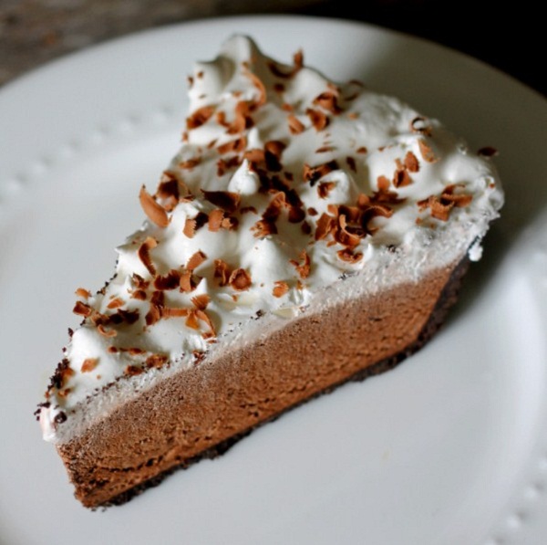 Hershey’s Chocolate Pie (An Easy Five Minute Recipe) Hershey’s Chocolate Pie (An Easy Five Minute Recipe)