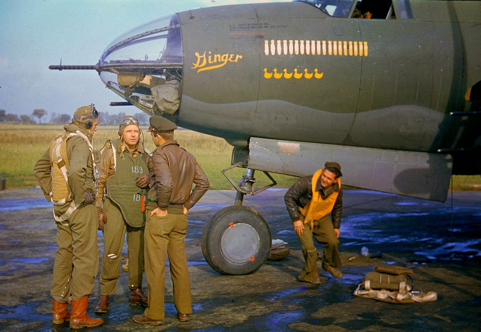 http://4.bp.blogspot.com/-9Wn3rdu5BoA/VLacQpEHyeI/AAAAAAABOMY/h07HYqIdLGQ/s1600/Rare+Color+Photographs+from+World+War+II+(6).jpg