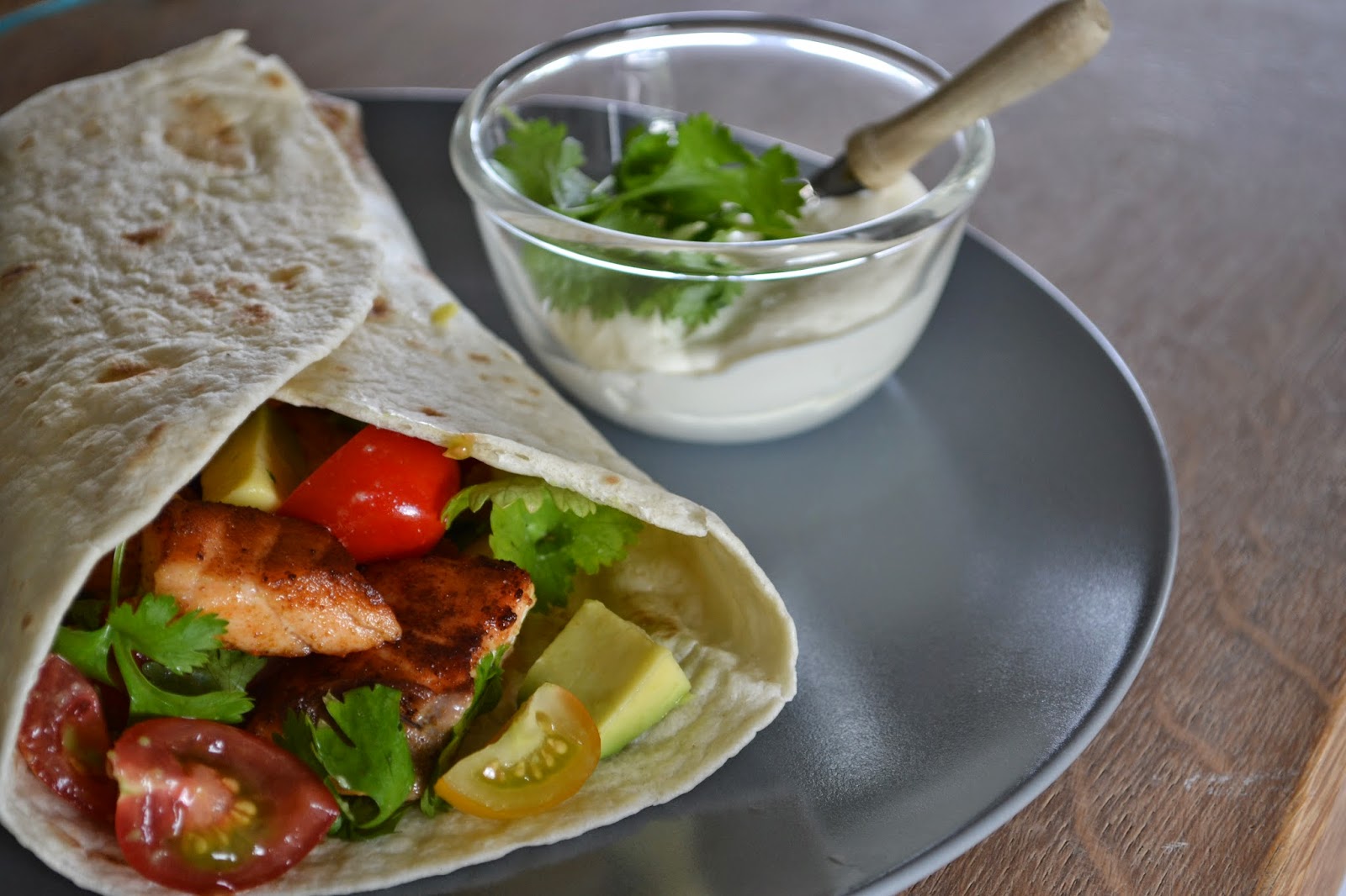 Eet lekker: Wraps met zalm en avocadosalsa