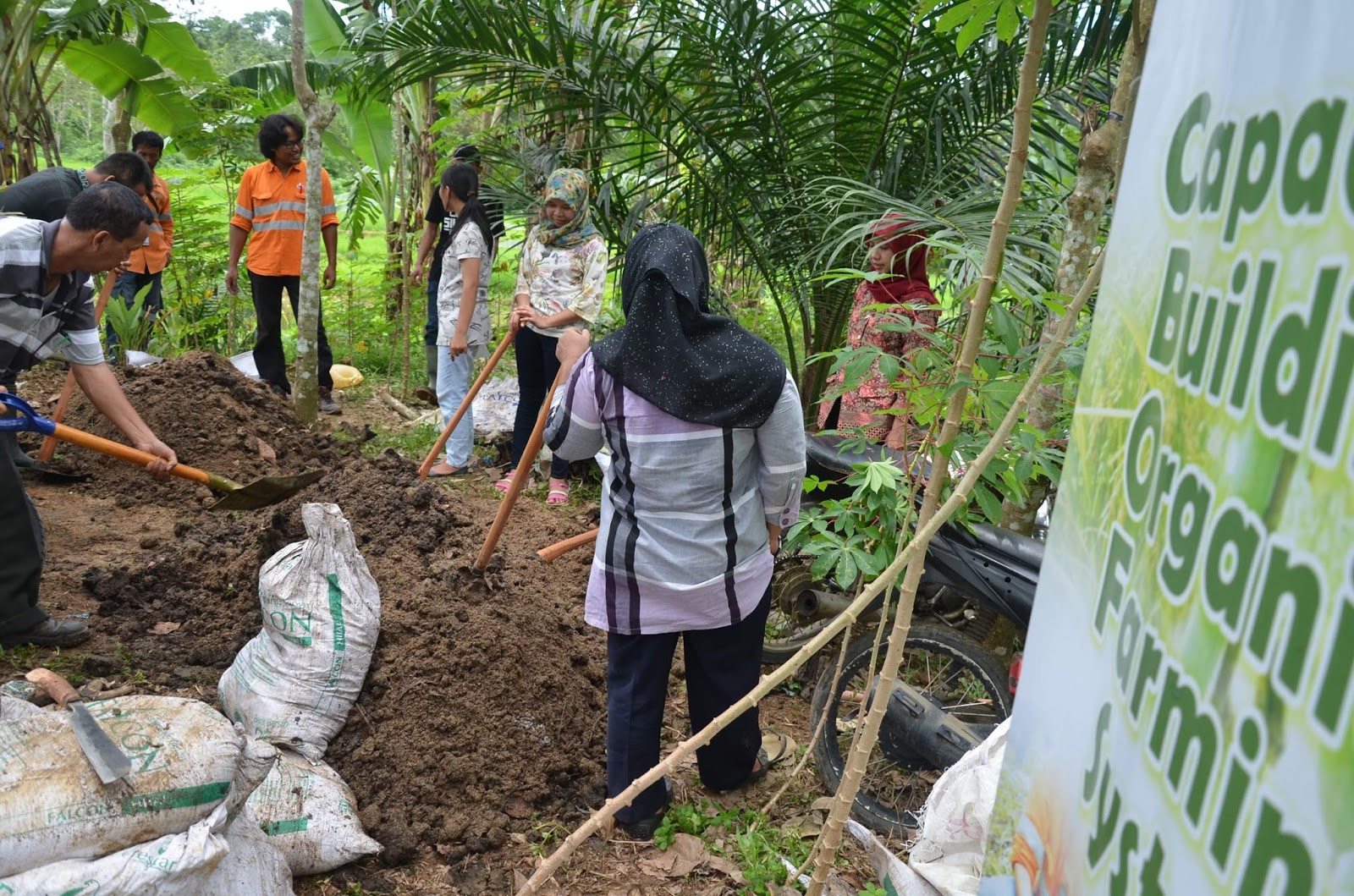 Mimbar Birokrasi: Membangun Pertanian Berkelanjutan, Tambang Emas Martabe Giatkan Pelatihan Pertanian Alami