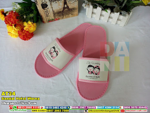Sandal Hotel Warna