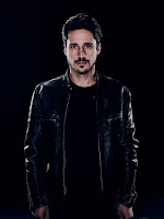 Peter Gadiot in Queen of the South Season 2 (9)