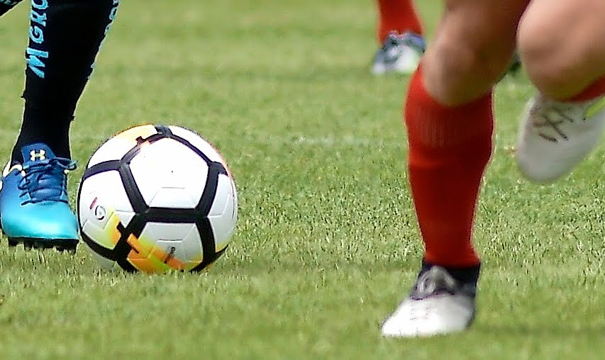 Calciatore dilettante muore durante una partita di calcio in Francia.