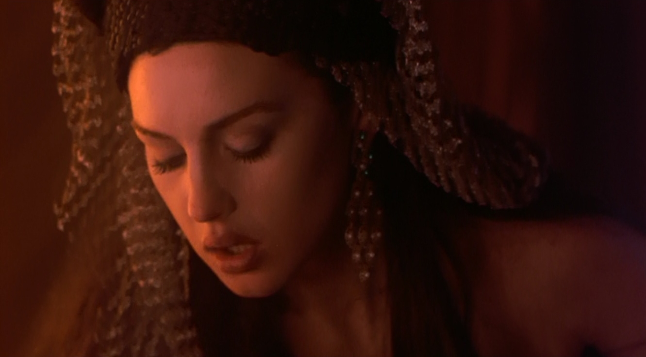 Horror Movies and Beer!: Monica Bellucci in Bram Stoker's Dracula (1992)