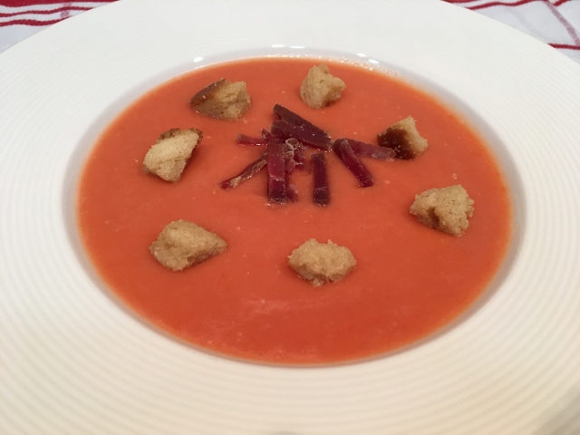 Gazpacho de zanahoria webos fritos