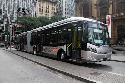 Novo ônibus São Paulo com tomada Carregar Celular