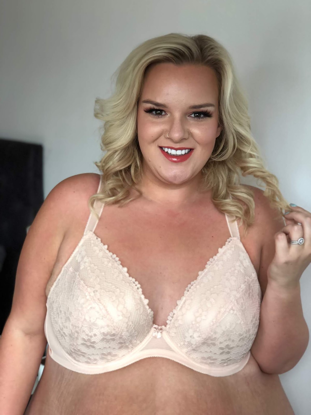Falling In Love With Lingerie Feat. Simply Be Bargain Daisy Bra on UK Plus Size Blog WhatLauraLoves