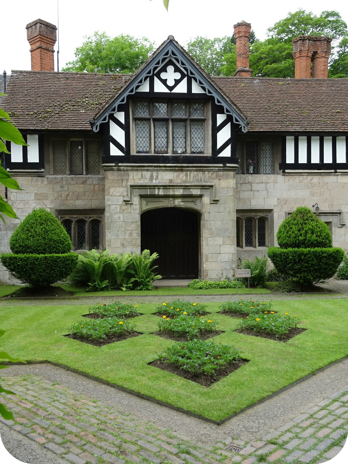 Vintage Vixen Baddesley Clinton Knights Have Dwelt Within Their