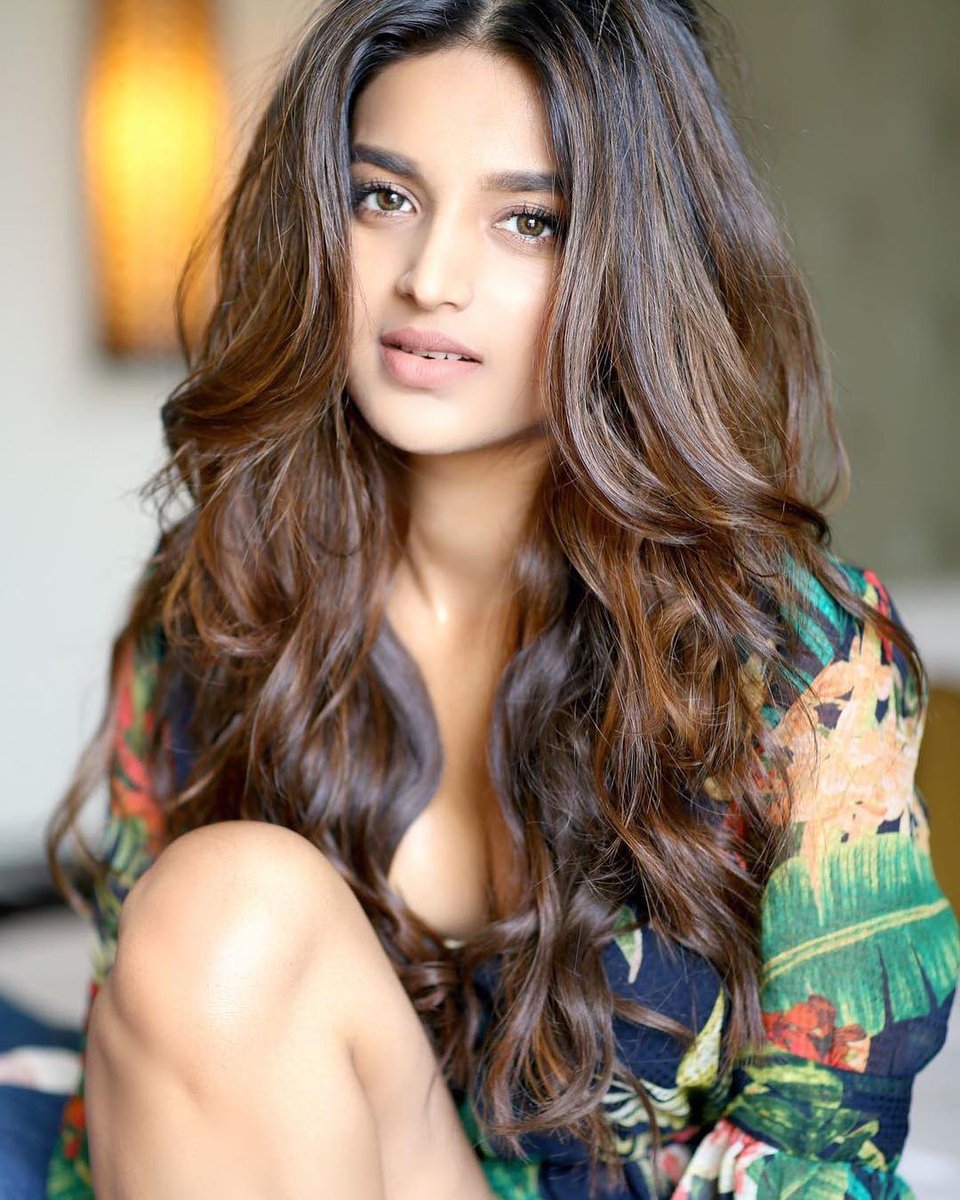 Nidhi Agrawal Xnxx - Nidhhi Agerwal Hot & Sexy Munna Michael Actress PHOTOS Wiki-Height