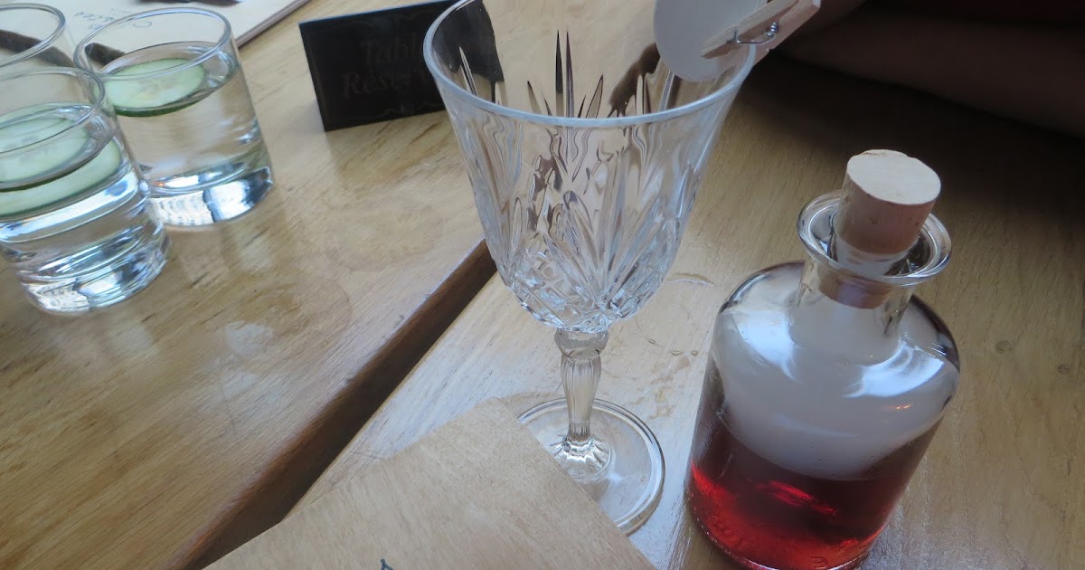 Parisian Walkways Les Justes le bar équitable de la rue frochot