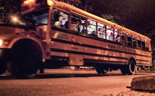 Partybus durch Stuttgart bei einer Junggesellenabschiedsfeier Bild: Partybus durch Stuttgart bei einer Junggesellenabschiedsfeier