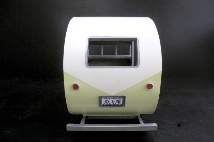 15-Dog-Gone-Judson-Beaumont-Straight-Line-Designs-Happy-Animals-in-Pet-Trailers-www-designstack-co