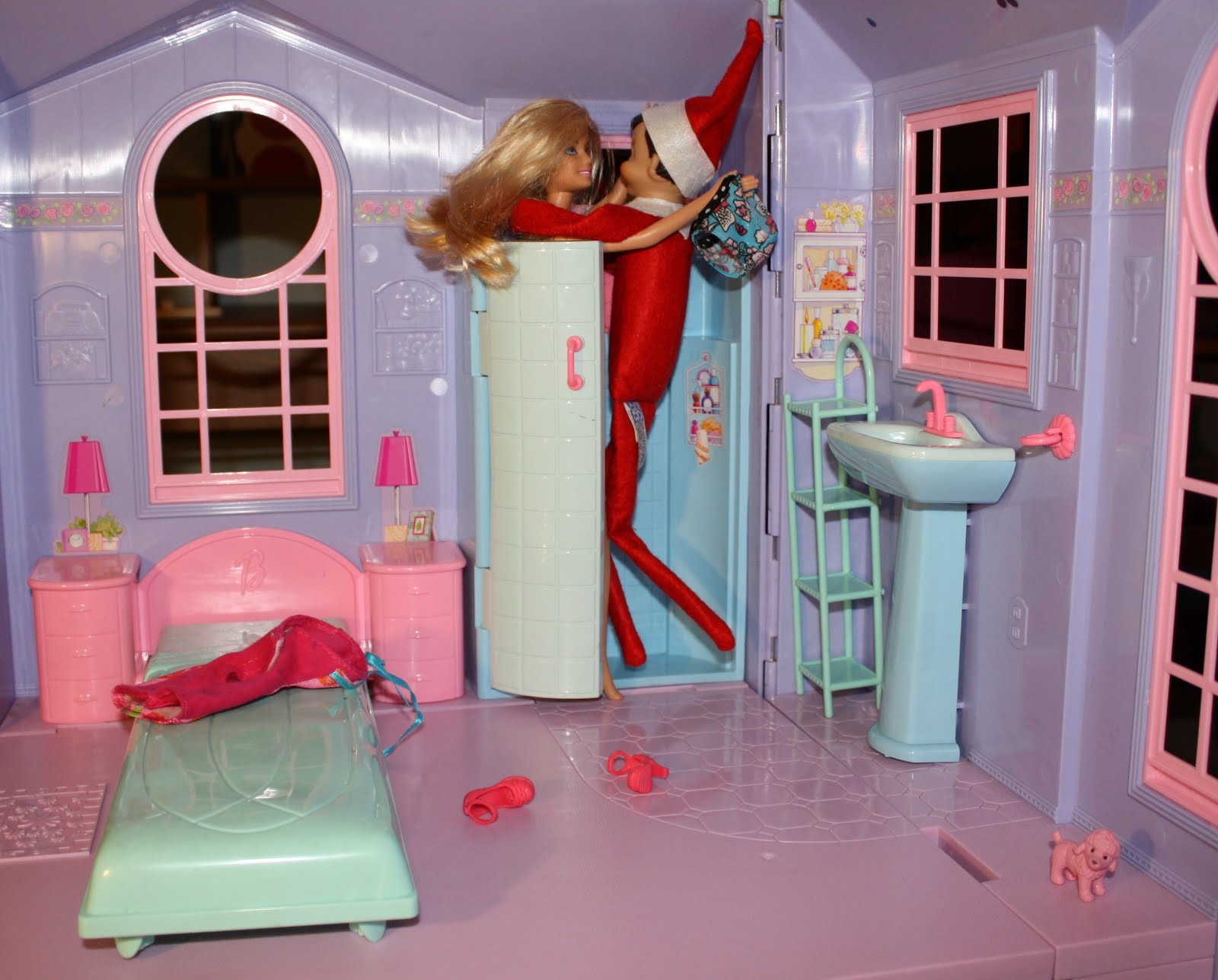 Creepy Elf: Barbie, again