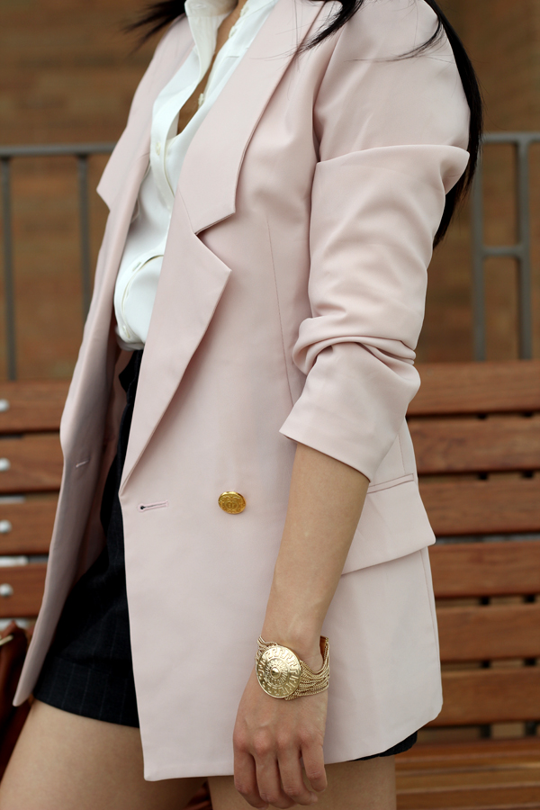 Wear It Five Ways : Oversized Pink Blazer - Elle Blogs