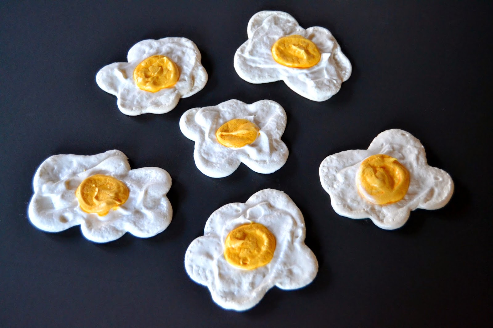 meringues that look just like a fried egg