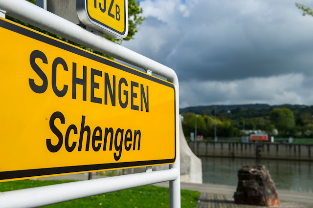 H EE σχεδιάζει διετή αναστολή της συνθήκης Σένγκεν