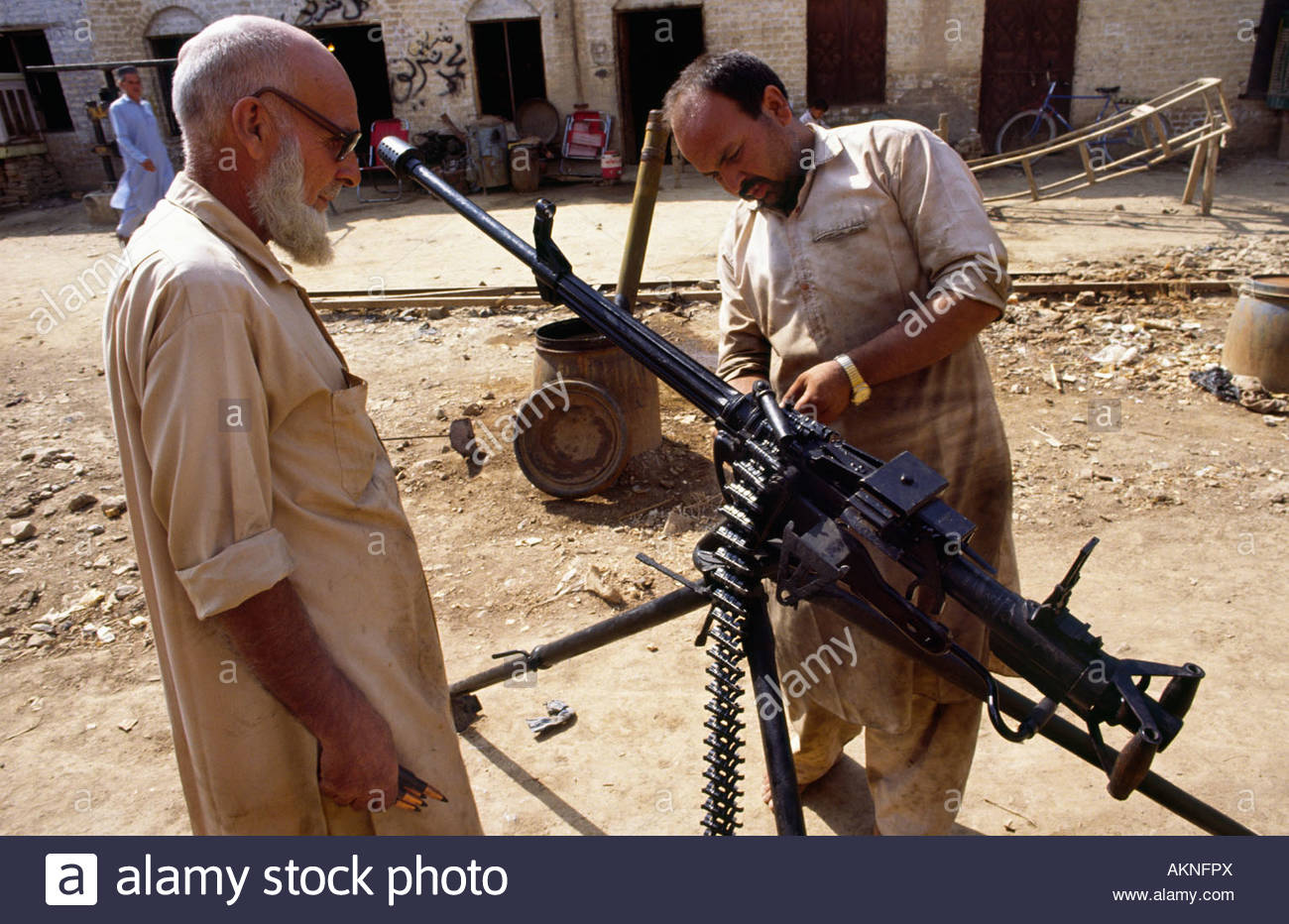 Pak GUNS THE KEY TO KNOWLEGE A Visit To Pakistani Gun Market Derra