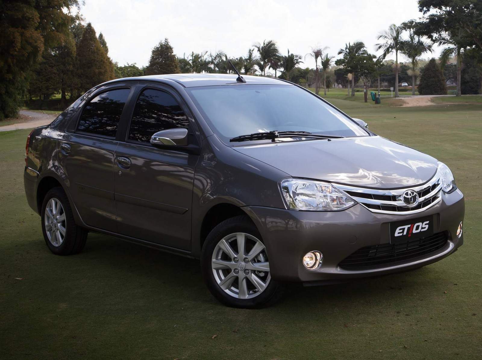 Toyota-Etios-Sedan-Automatico%2B%252814%2529.jpg