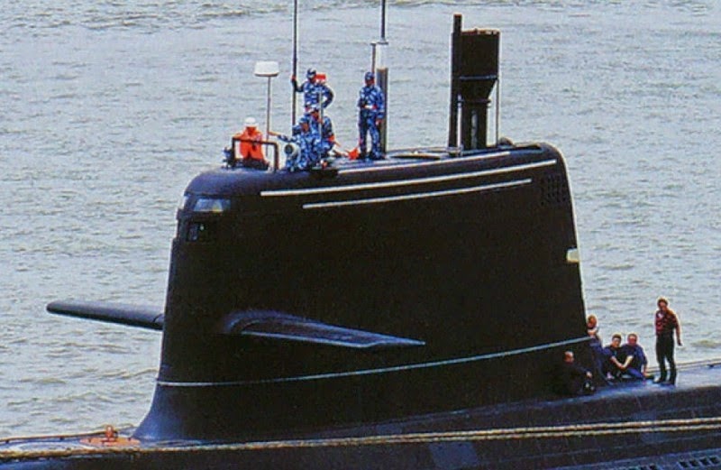 China%27s%2Bnew%2Bsubmarine%2Bwas%2Btaken%2Baway%2Btugboat%2B2.jpg