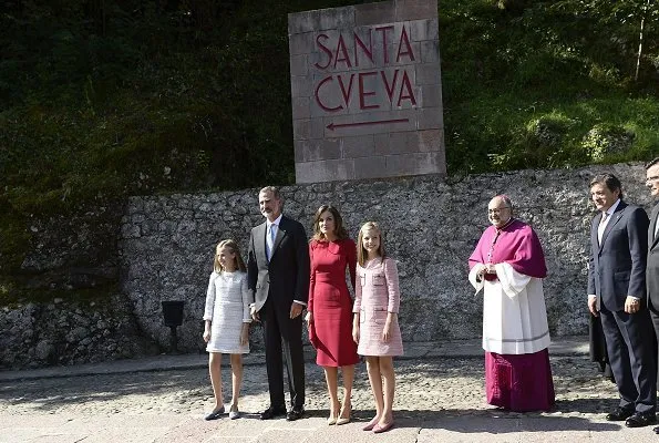 Queen Letizia wore Carolina Herrrera red dress, Princess Leonore Carolina Herrera dress, İnfanta Sofia wore Nanos dress