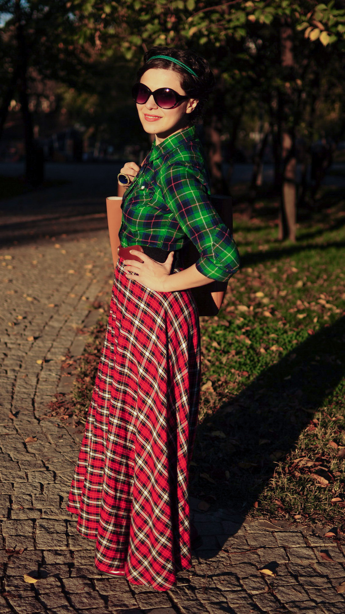 tartan maxi skirt tartan shirt green burgundy maxi bag autumn fall leaves scenery