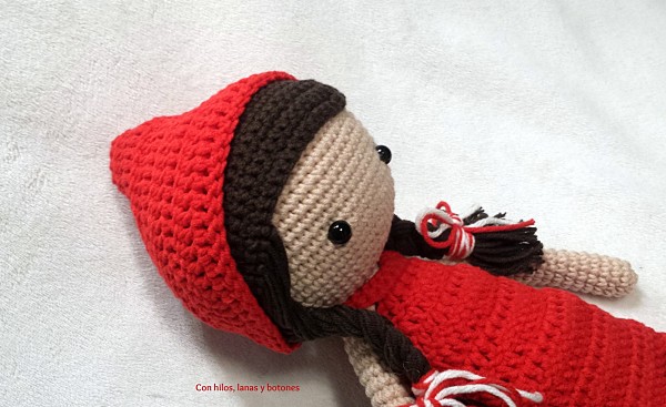 Con hilos, lanas y botones: Caperucita roja amigurumi