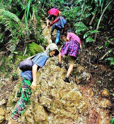 jalur vertikal di gunung pulosari jalur vertikal di gunung pulosari