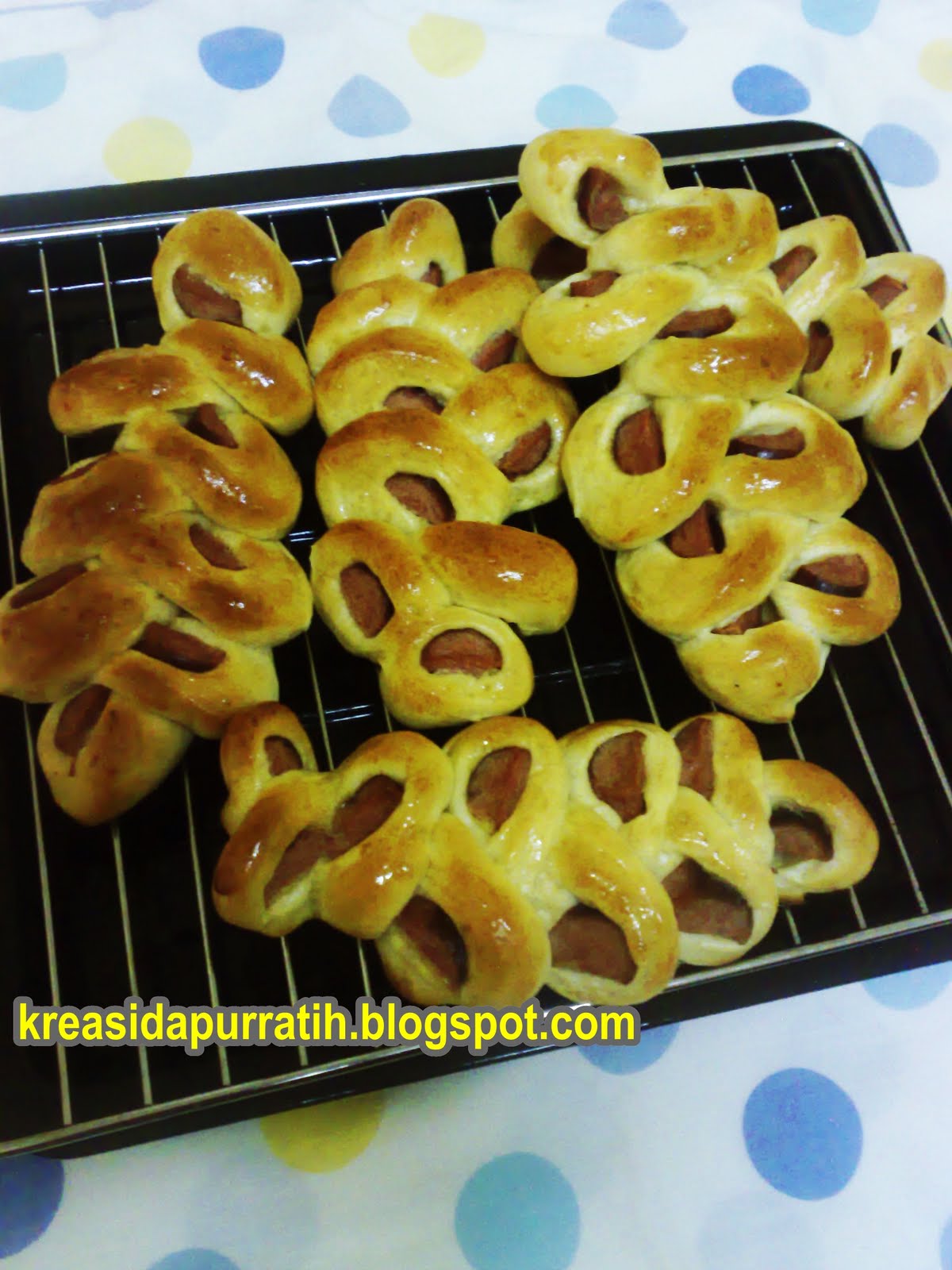 Kreasi Dapur Ratih: Roti Kepang Sosis