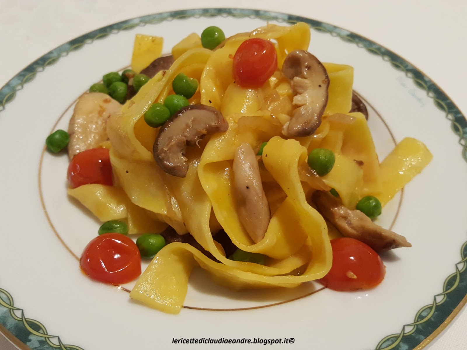 Pappardelle con funghi porcini, piselli e pomodorini Ricetta ed