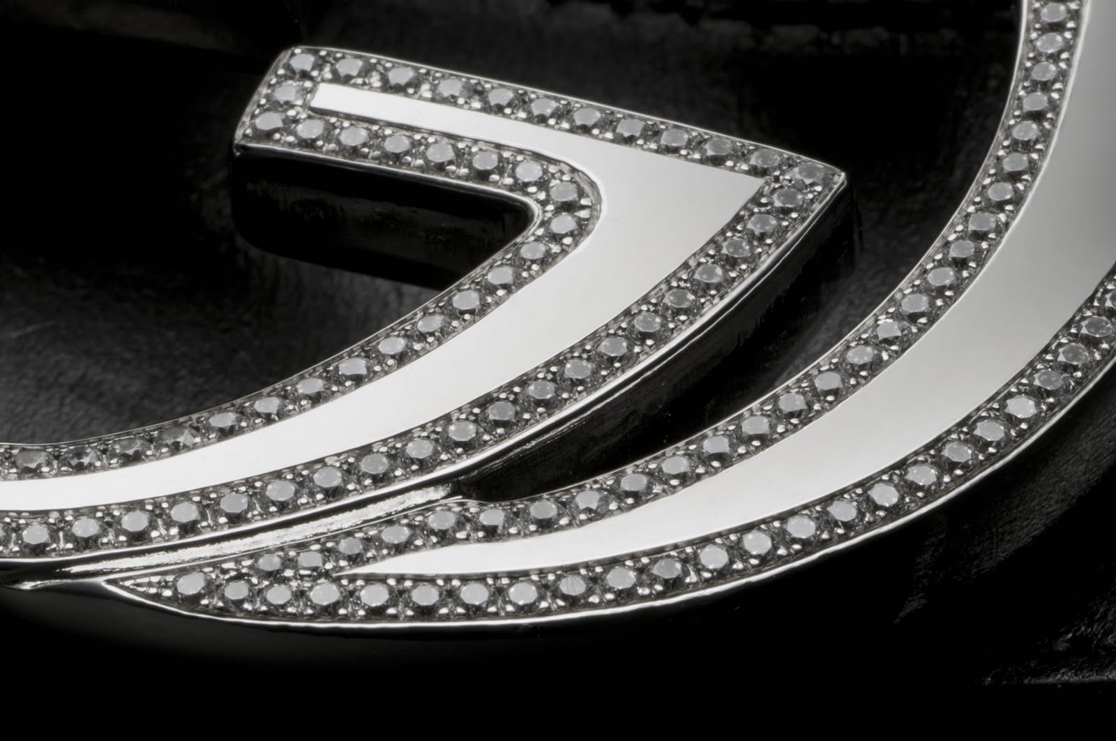 Fashion & Style: Gucci Diamond Belt