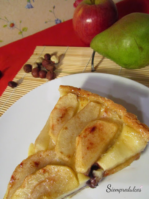 Tarta de pera y manzana con avellanas y chocolate (Siempredulces)