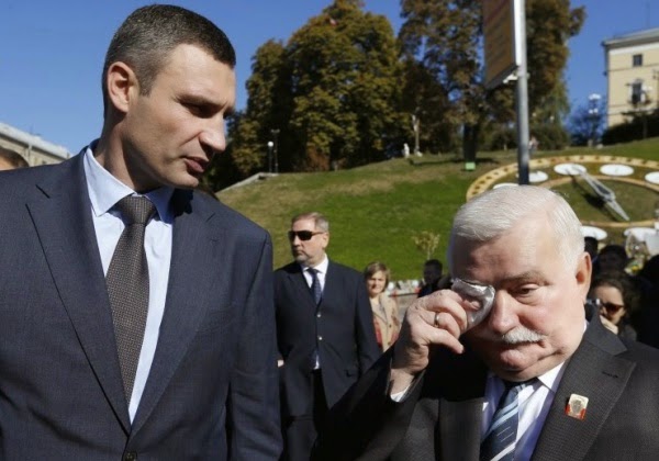 Для вручения премии Евромайдану Киев посетил бывший президент Польши Валенса,