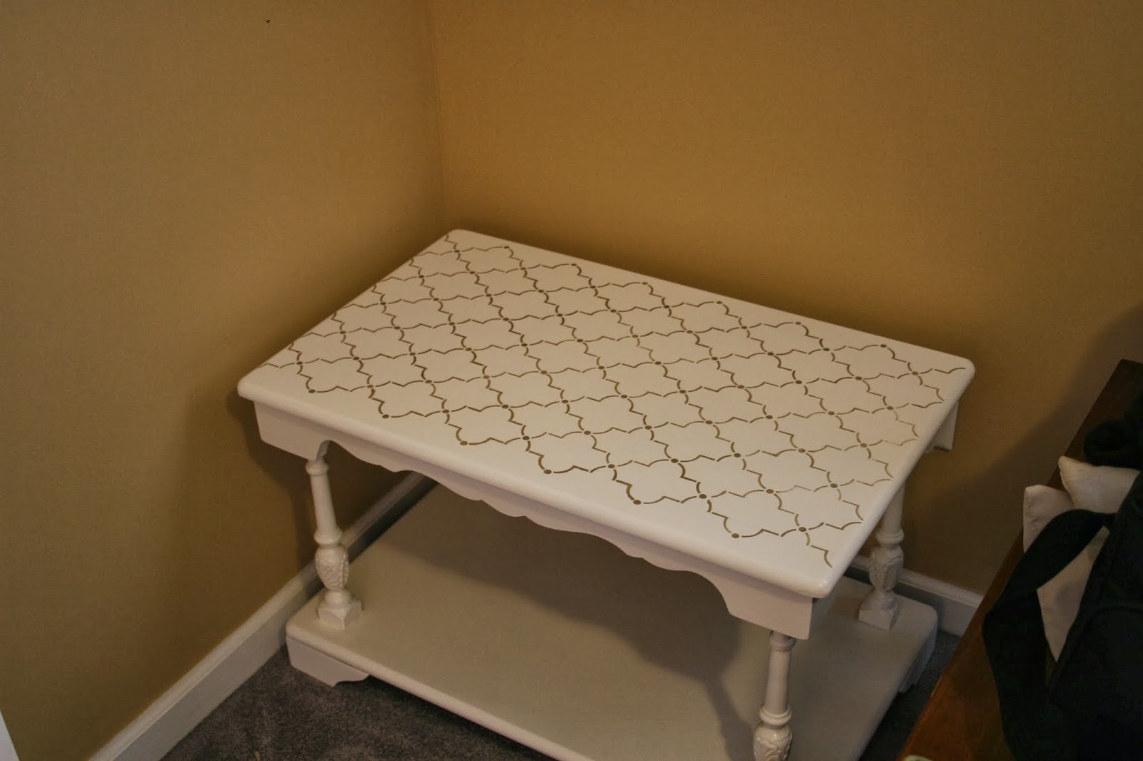 JMC Creations Repaint a Goodwill end table!