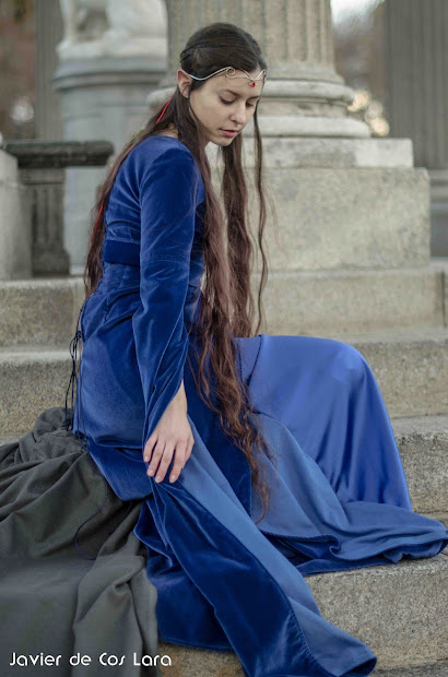 sword-woman's natural hair