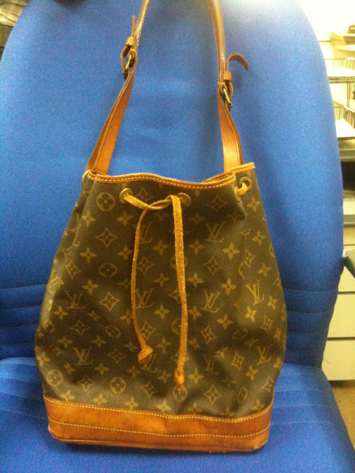 Louis Vuitton Bucket Bag With Pouch | IQS Executive