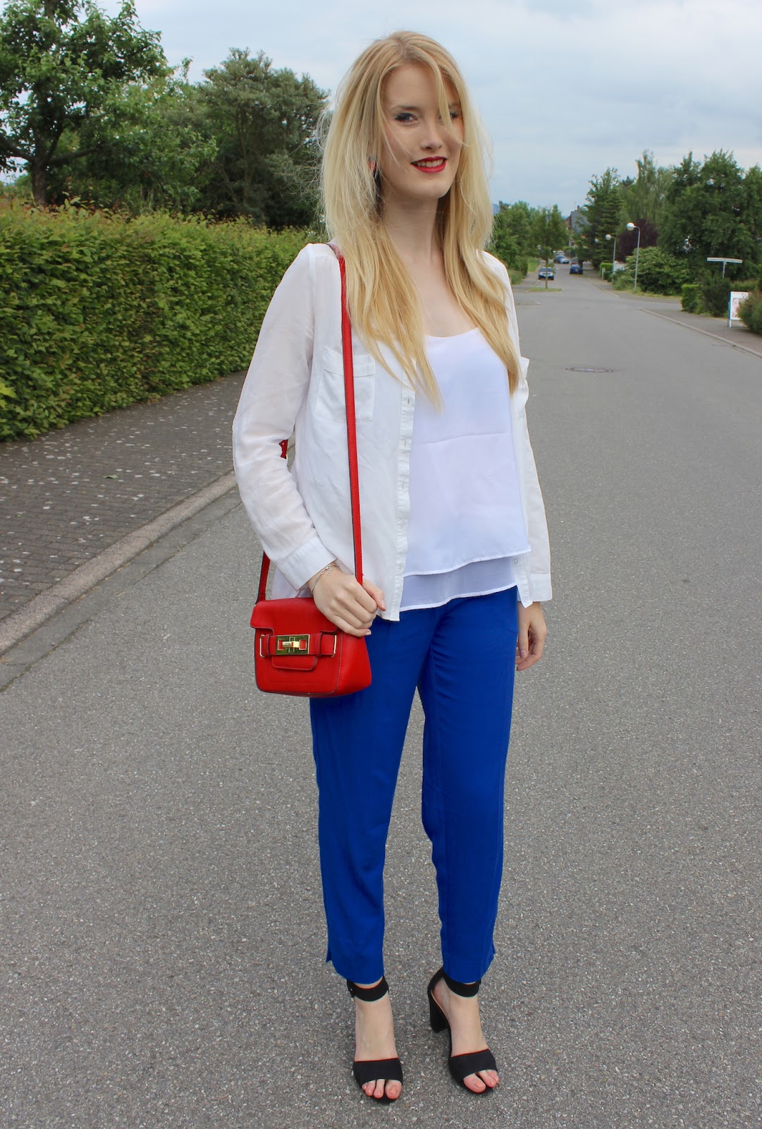 TheBlondeLion Look Tricolore flared pants blue white red