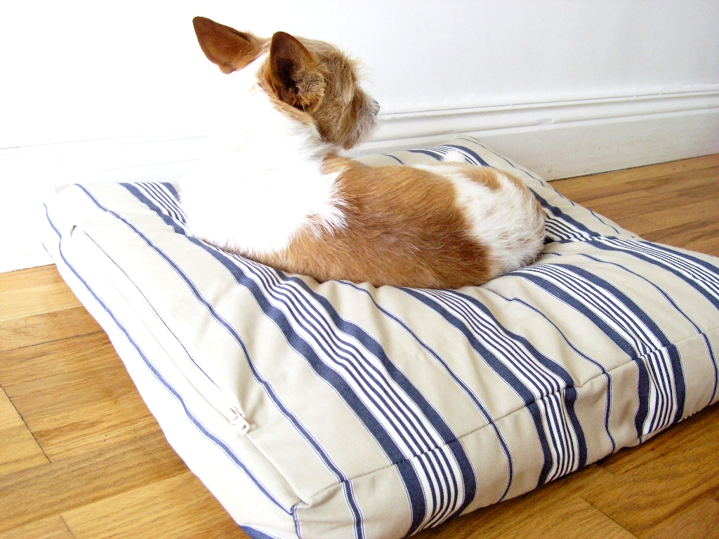 made.by.me* DIY Dog Bed
