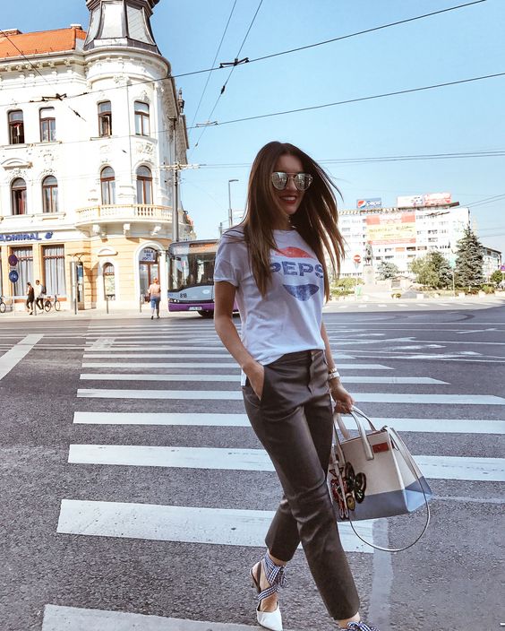 Moda tumblr: t-shirts com logos da Coca-Cola e Pepsi são o trend que estamos amando Moda tumblr: t-shirts com logos da Coca-Cola e Pepsi são o trend que estamos amando