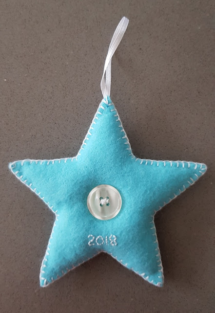 Cute and easy felt star Christmas decoration for your tree.