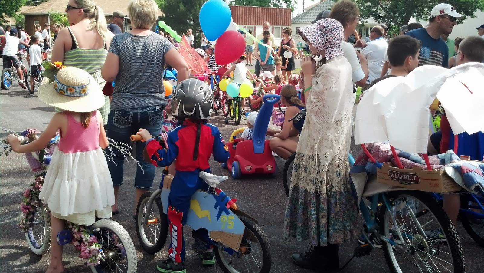 Loving and Learning on the High Plains Kiddie Parade Bike Decorating