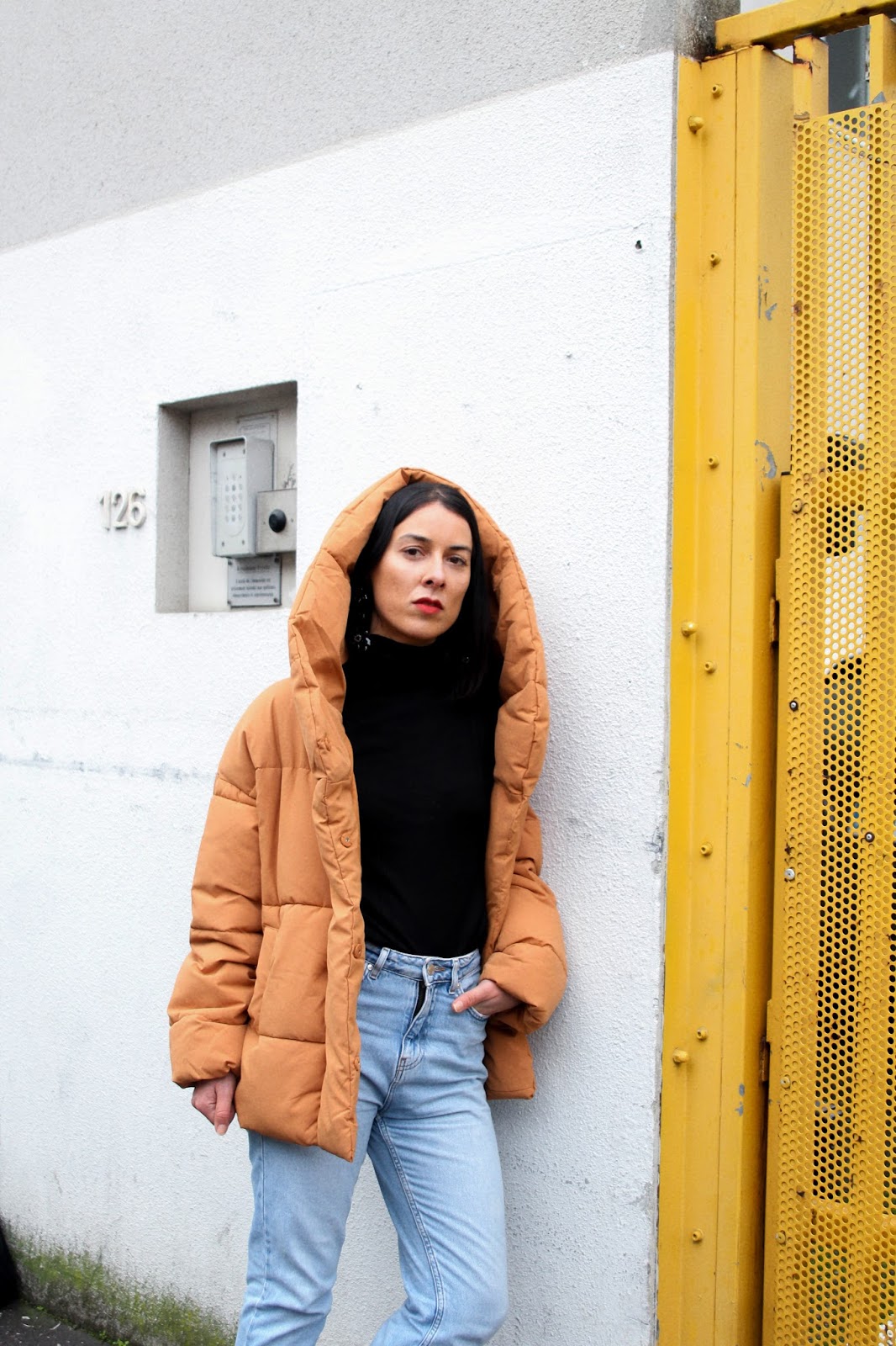idée de look doudoune , mom fit et bottines chaussettes idée de look doudoune , mom fit et bottines chaussettes