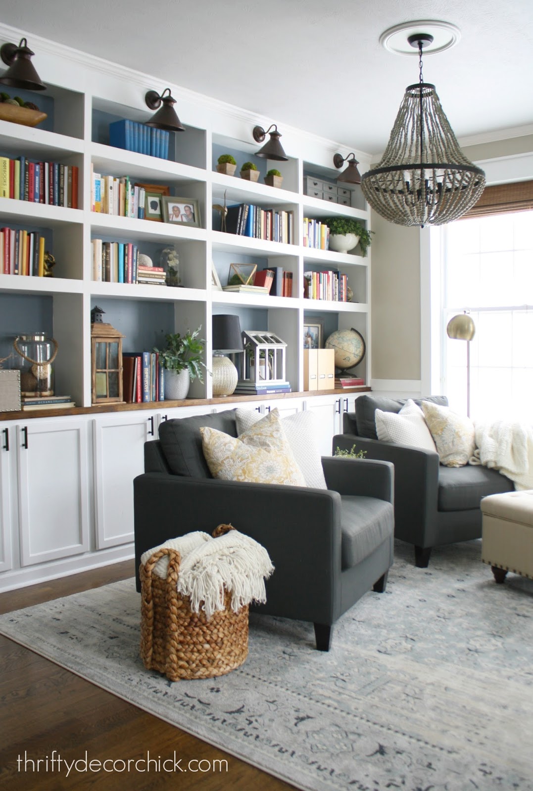 Simplifying the library shelves | Thrifty Decor Chick | Thrifty DIY