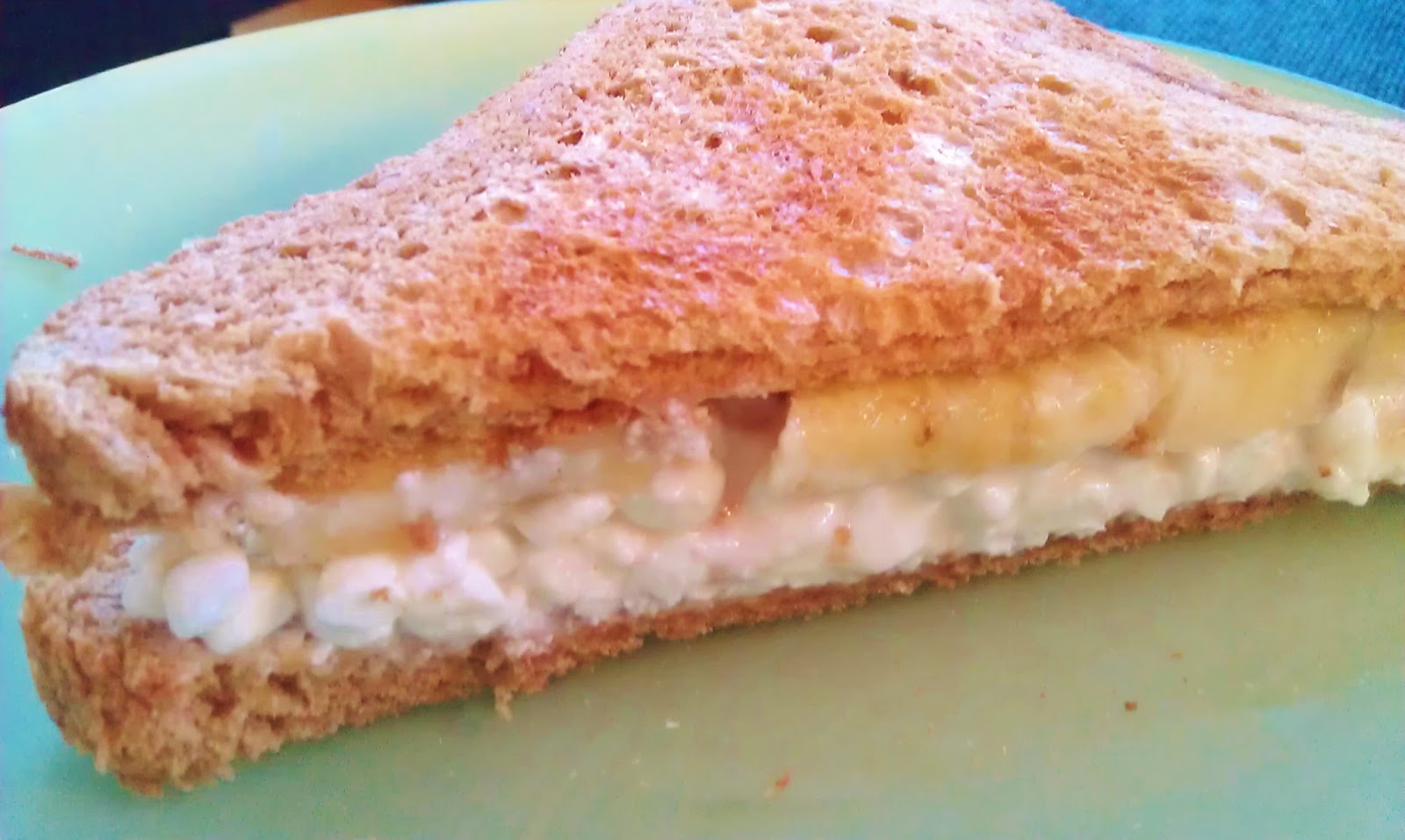 Food Diary Banana & Cottage Cheese Sandwich