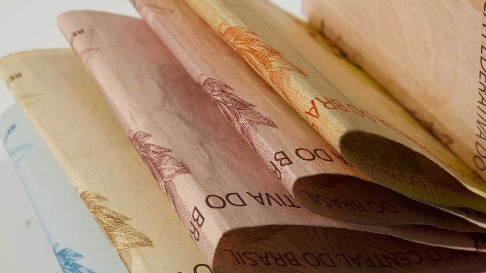 Alta do dólar eleva endividamento dos estados em R$ 15 bilhões