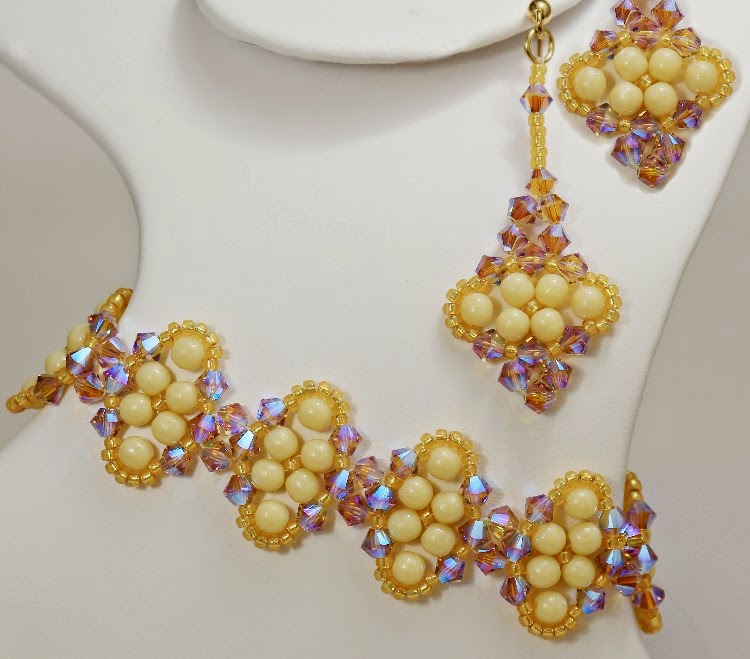 Around The Beading Table: Free Bijoux Bracelet and Earrings pattern