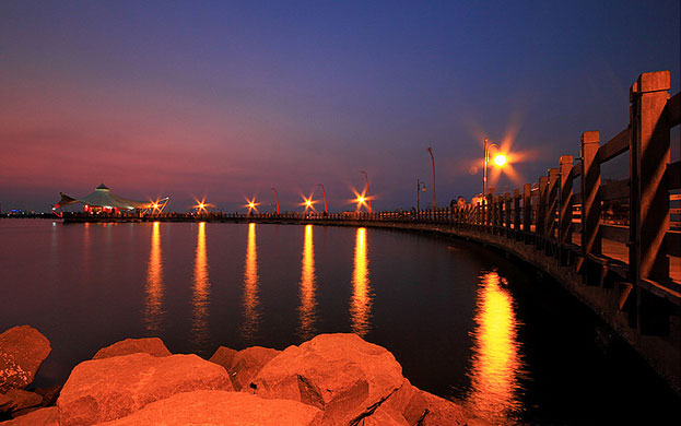 It is said that a young woman was rapped, she was rapped in Jembatan Ancol or Ancol bridge. She was then murdered. Until this day people have said that they see her walking around at night. I myself too have seen her.
