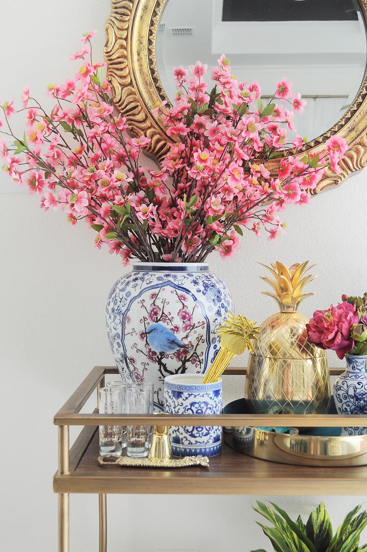 A blue and white with florals chinoiserie and ginger jar inspired bar cart styled for summer soirees and entertaining. So many decor ideas! A blue and white with florals chinoiserie and ginger jar inspired bar cart styled for summer soirees and entertaining. So many decor ideas!