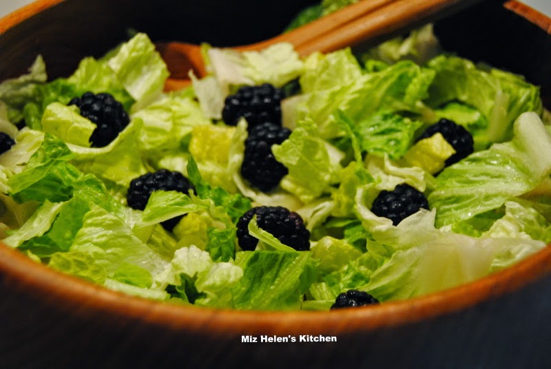 Green Salad with Blackberries at Miz Helen's Country Cottage